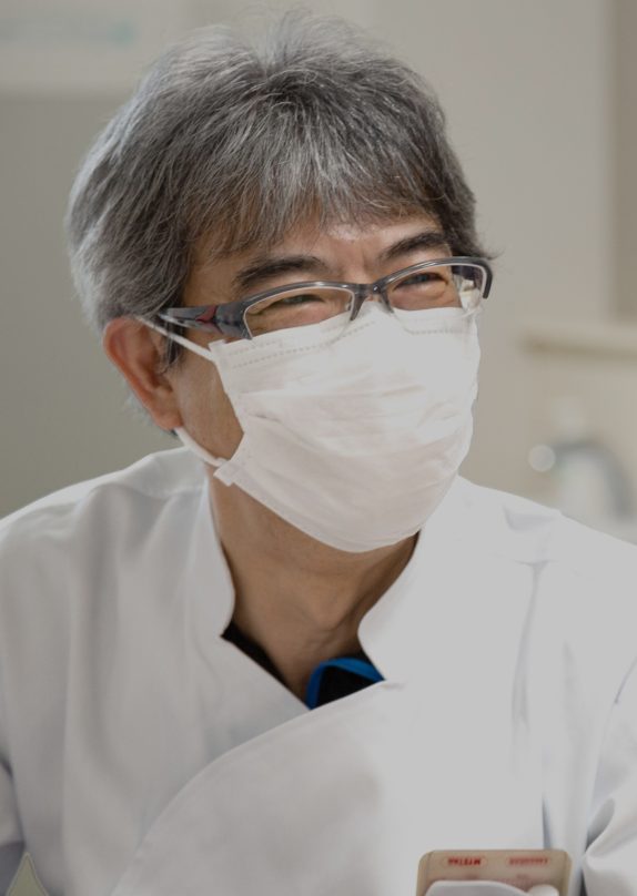 外来診察中の医師